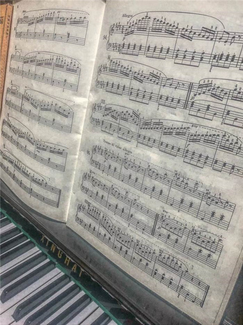 ʦ